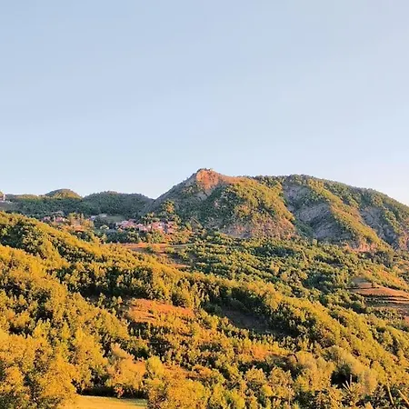 La Corte Dei Petrani Mansarda In Val Borbera Roccaforte Ligure