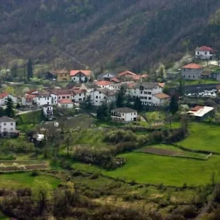 公寓 La Corte Dei Petrani Mansarda In Val Borbera *