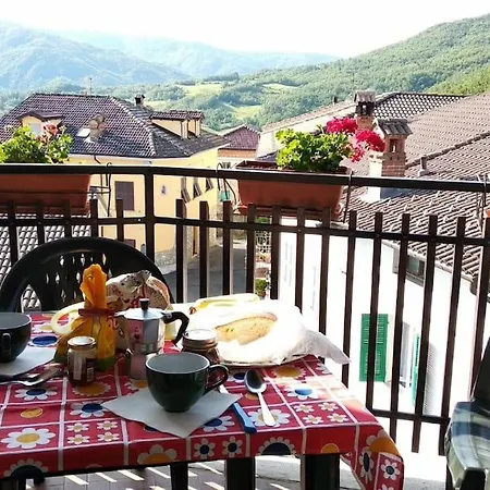 公寓 La Corte Dei Petrani Mansarda In Val Borbera