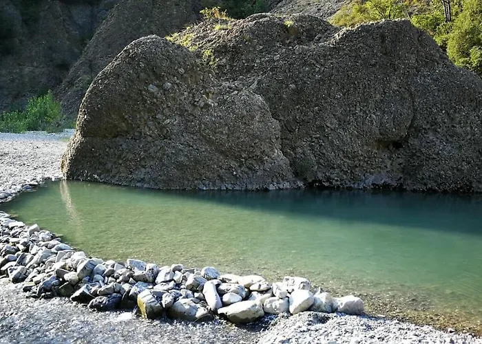 Lägenhet La Corte Dei Petrani Mansarda In Val Borbera