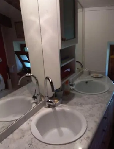 La Corte Dei Petrani Mansarda In Val Borbera Apartamento *